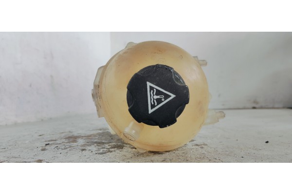 Recambio de deposito expansion para citroen c4 picasso 1.6hdi 112 fap referencia OEM IAM 9684527680  