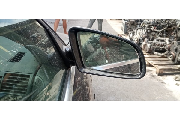 Recambio de retrovisor derecho para audi a4 avant (8e) 2.0 tdi referencia OEM IAM 010681  