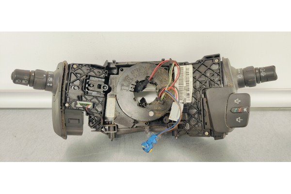 Recambio de mando multifuncion para renault scenic ii 1.5dci 105 referencia OEM IAM 8200807995  