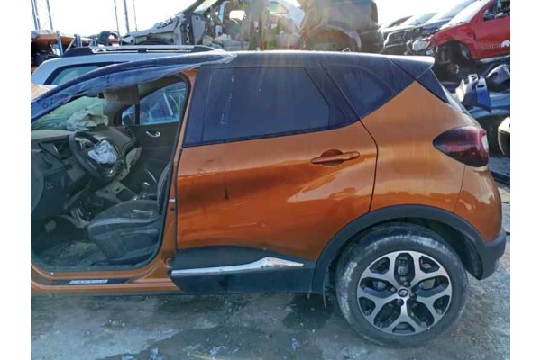 Recambio de puerta trasera izquierda para renault captur 1.2 i turbo 118 referencia OEM IAM   