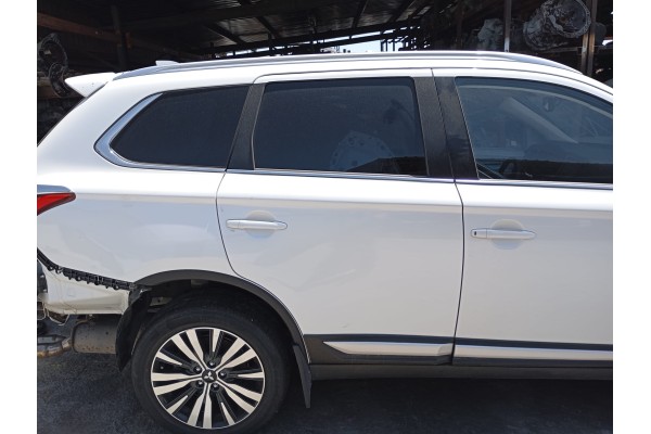 Recambio de puerta trasera derecha para mitsubishi outlander (gf0) kaiteki 4wd referencia OEM IAM   