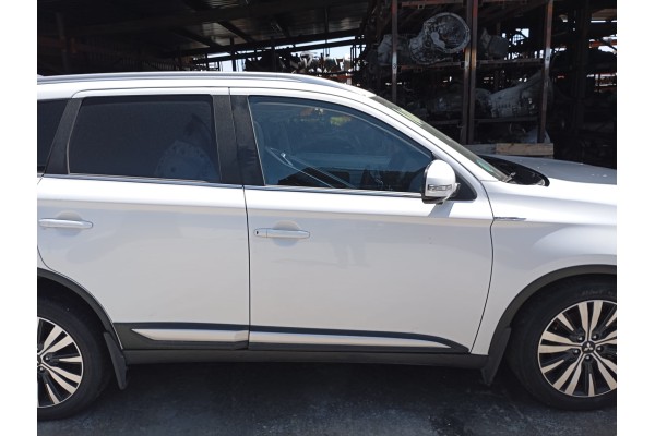 Recambio de puerta delantera derecha para mitsubishi outlander (gf0) kaiteki 4wd referencia OEM IAM   