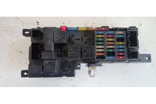 Recambio de caja reles / fusibles para volvo s80 berlina 2.4 cat referencia OEM IAM 9494207 518322003 
