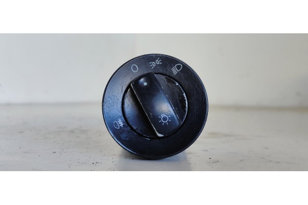 Recambio de mando luces para audi a4 avant (8e) 2.0 tdi referencia OEM IAM 8E0941531C  