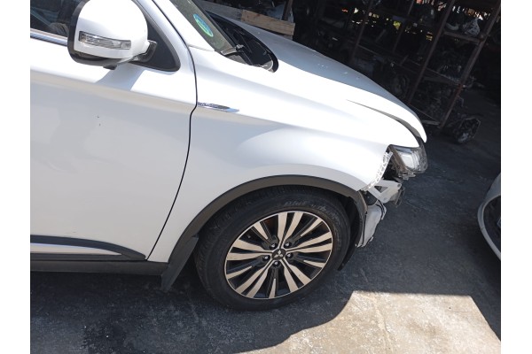 Recambio de aleta delantera derecha para mitsubishi outlander (gf0) kaiteki 4wd referencia OEM IAM   