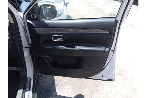 Recambio de guarnecido puerta delantera derecha para mitsubishi outlander (gf0) kaiteki 4wd referencia OEM IAM   