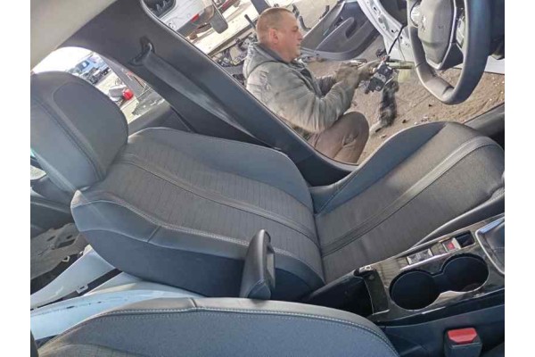 Recambio de asiento delantero izquierdo para peugeot 208 (p2) 1.2i turbo 100 fap referencia OEM IAM   