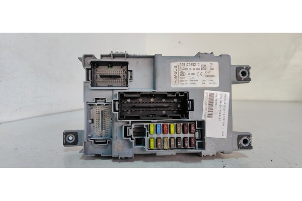 Recambio de caja reles / fusibles para ford ka (ccu) 1.3 tdci cat referencia OEM IAM 00517935210  