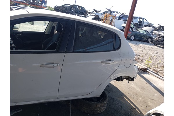Recambio de puerta trasera izquierda para peugeot 208 allure referencia OEM IAM   