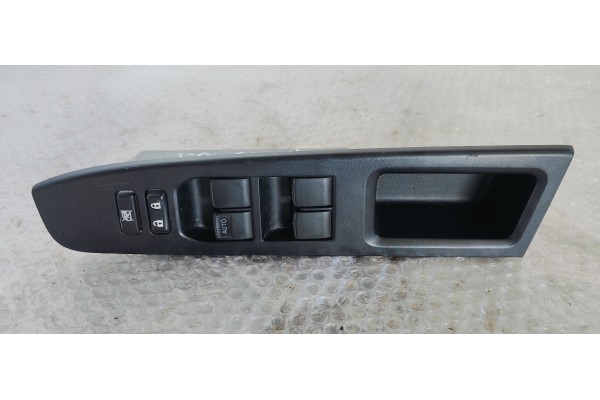 Recambio de mando elevalunas delantero izquierdo para toyota yaris 1.5 i 112 referencia OEM IAM 742320D720  