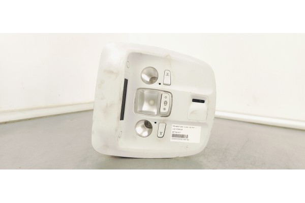 Recambio de luz interior para peugeot 308 1.5 hdi 130 fap referencia OEM IAM 9677821577  