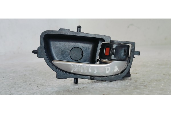 Recambio de maneta interior delantera derecha para toyota yaris 1.5 i 112 referencia OEM IAM 692050D201  