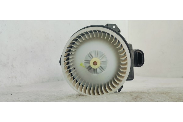 Recambio de ventilador calefaccion para toyota yaris 1.5 i 112 referencia OEM IAM   