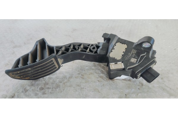Recambio de pedal acelerador para toyota yaris 1.5 i 112 referencia OEM IAM 781100D120  