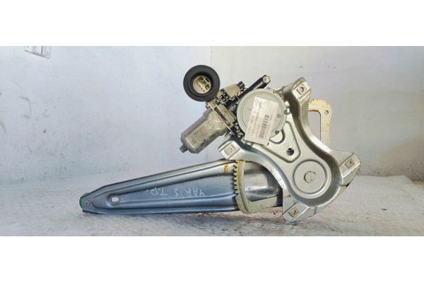 Recambio de elevalunas trasero derecho para toyota yaris 1.5 i 112 referencia OEM IAM 857200D120  