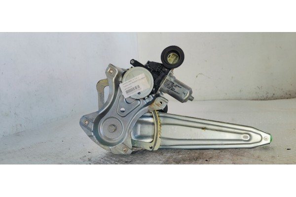 Recambio de elevalunas trasero izquierdo para toyota yaris 1.5 i 112 referencia OEM IAM 857100D100  