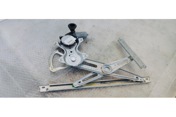 Recambio de elevalunas delantero derecho para toyota yaris 1.5 i 112 referencia OEM IAM 857100D100  