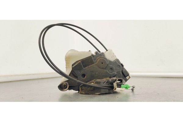 Recambio de cerradura puerta delantera derecha para toyota yaris 1.0 i 68 referencia OEM IAM   