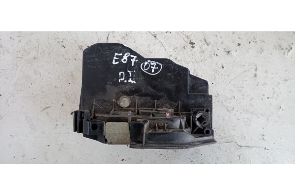 Recambio de cerradura puerta delantera izquierda para bmw serie 1 berlina (e81/e87) 118d referencia OEM IAM 7202149  