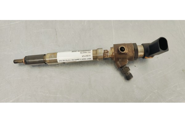 Recambio de inyector para seat ibiza iv berlina 1.6 tdi 90 fap referencia OEM IAM 03L130277B  