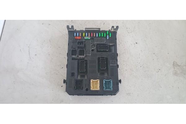 Recambio de caja reles / fusibles para peugeot partner kombi confort referencia OEM IAM 281197595  