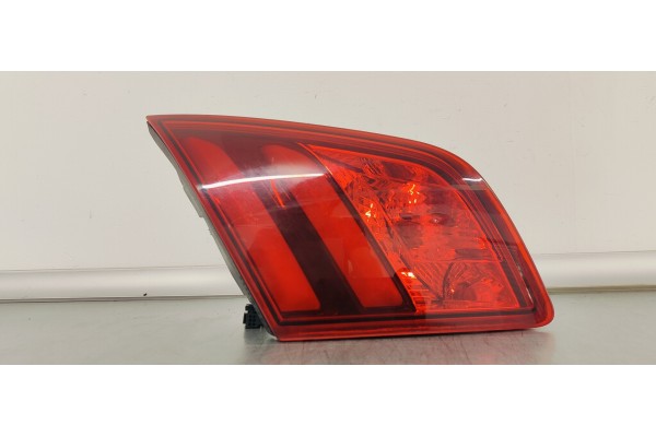 Recambio de piloto trasero izquierdo interior para peugeot 308 1.5 hdi 130 fap referencia OEM IAM 9677818380  