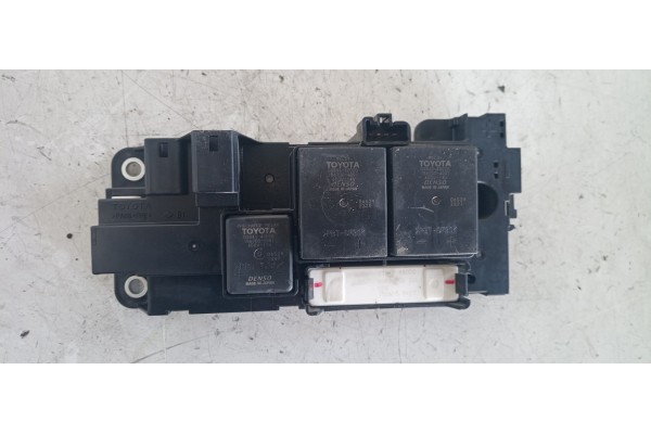 Recambio de caja reles / fusibles para toyota yaris 1.0 cat referencia OEM IAM 63583507 G92Z133011 