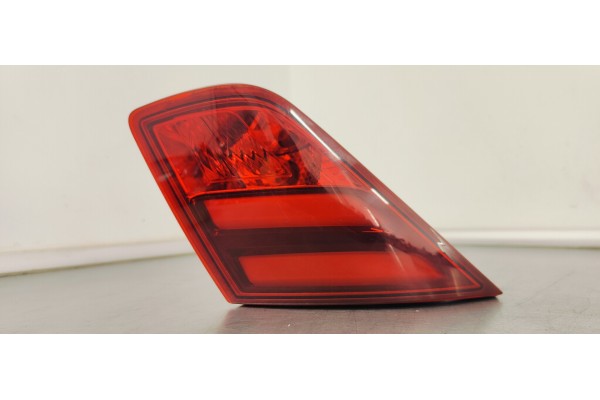 Recambio de piloto trasero derecho interior para peugeot 308 1.5 hdi 130 fap referencia OEM IAM 9677818280  