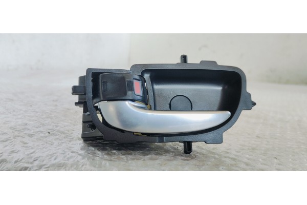 Recambio de maneta interior trasera izquierda para toyota yaris 1.5 i 112 referencia OEM IAM 692060D271  
