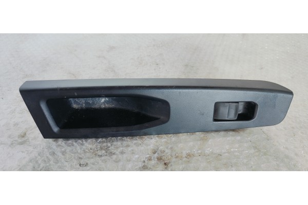 Recambio de mando elevalunas trasero derecho para toyota yaris 1.5 i 112 referencia OEM IAM 742710D400  
