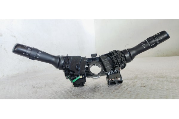 Recambio de mando multifuncion para toyota yaris 1.5 i 112 referencia OEM IAM 173832  