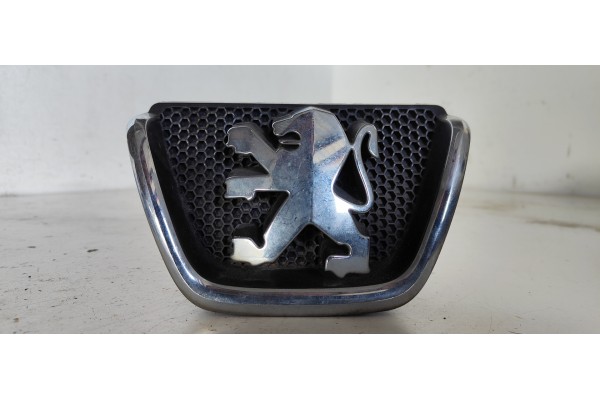 Recambio de rejilla delantera para peugeot 206 berlina 2.0 16v cat referencia OEM IAM 9628688677  