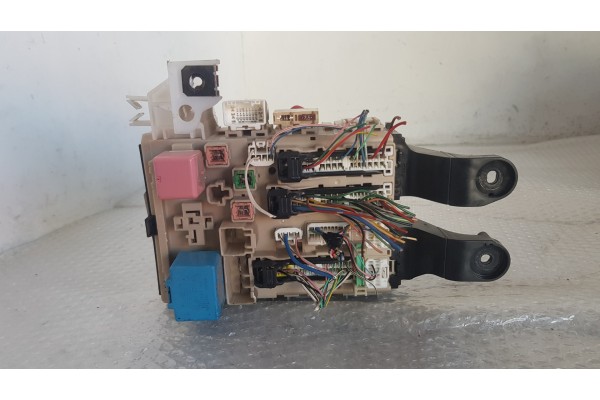 Recambio de caja reles / fusibles para toyota avensis (t27) 2.2d-cat 150 fap referencia OEM IAM 8273005D20  