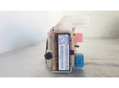 Recambio de caja reles / fusibles para toyota avensis (t27) 2.2d-cat 150 fap referencia OEM IAM 8273005D20  