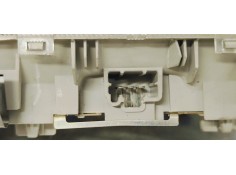 Recambio de luz interior para toyota yaris 1.0 i 68 referencia OEM IAM 812600D070  