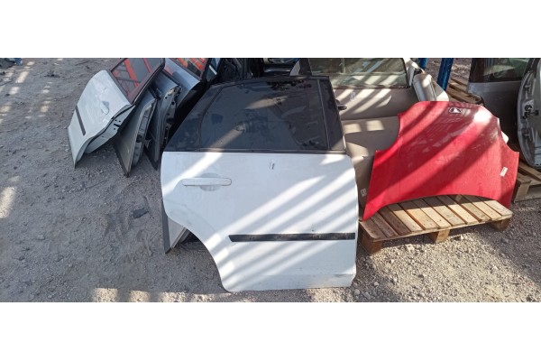 Recambio de puerta trasera derecha para ford focus berlina (cap) 1.6 tdci cat referencia OEM IAM   