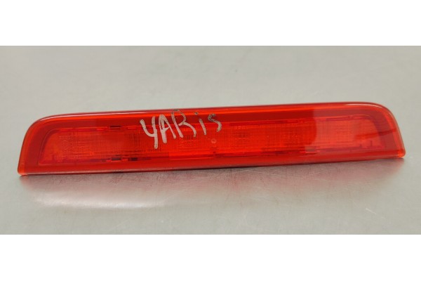 Recambio de luz central de freno para toyota yaris 1.0 i 68 referencia OEM IAM 815700D152  