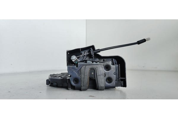 Recambio de cerradura puerta trasera izquierda para land rover discovery 2.7 td v6 cat referencia OEM IAM FQM000158  
