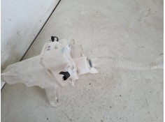 Recambio de deposito limpia para toyota rav 4 referencia OEM IAM 060851438  