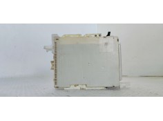 Recambio de caja reles / fusibles para toyota yaris 1.5 i 112 referencia OEM IAM 8273052K40  