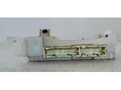 Recambio de caja reles / fusibles para toyota yaris 1.5 i 112 referencia OEM IAM 8273052K40  