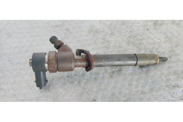 Recambio de inyector para volvo s60 berlina d5 referencia OEM IAM 0445110251  