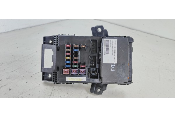Recambio de caja reles / fusibles para toyota avensis berlina (t 22) 1.6 luna (5-ptas.) referencia OEM IAM 8273005020  