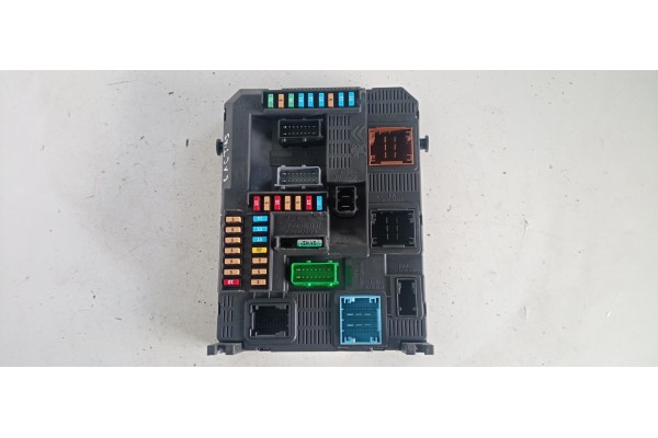 Recambio de caja reles / fusibles para citroen c4 cactus shine referencia OEM IAM 9819849680  