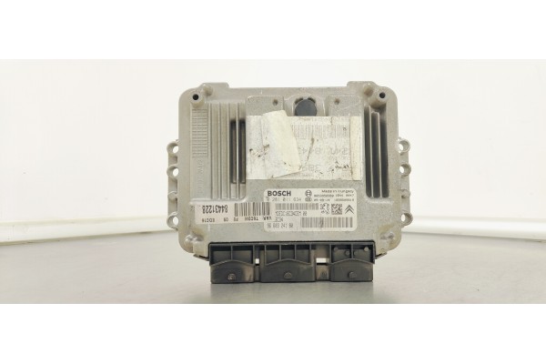 Recambio de centralita motor uce para peugeot 307 break/sw (s2) sw d-sign referencia OEM IAM 0281011634  