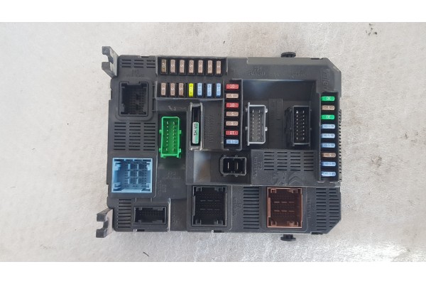 Recambio de caja reles / fusibles para citroen c4 picasso 1.6 hdi 120 fap referencia OEM IAM 9804067480  