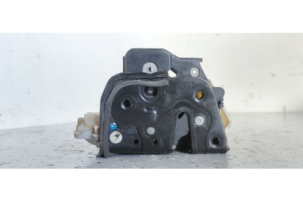 Recambio de cerradura puerta delantera derecha para audi a4 berlina (8e) 2.0 tdi 16v (103kw) referencia OEM IAM   