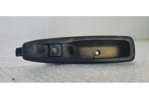 Recambio de mando elevalunas trasero derecho para renault captur 1.2 i turbo 118 referencia OEM IAM 829614619R  