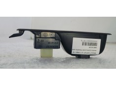 Recambio de mando elevalunas trasero derecho para renault captur 1.2 i turbo 118 referencia OEM IAM 829614619R  