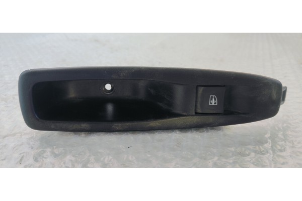 Recambio de mando elevalunas trasero izquierdo para renault captur 1.2 i turbo 118 referencia OEM IAM 829614619R  